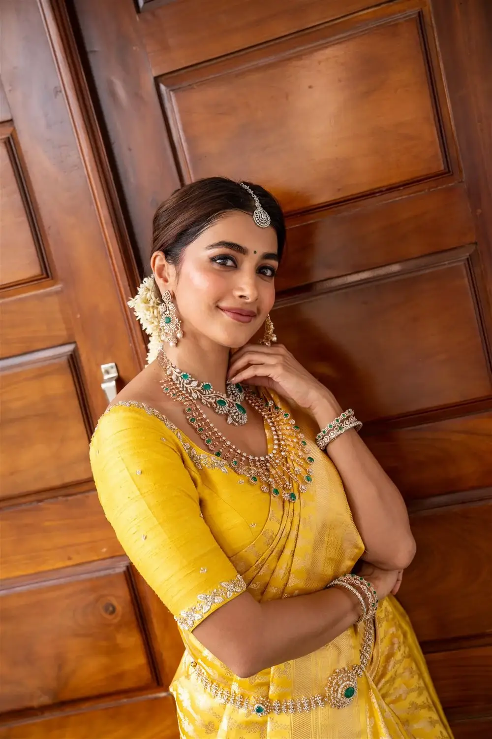 TELUGU ACTRESS POOJA HEGDE IN YELLOW SILK SAREE 11